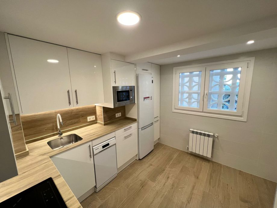 Cocina reformada por Reformas Benavides en Zaragoza